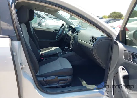 2018 Volkswagen Jetta 1.4T S z USA, uszkodzony, nr VIN 3VW2B7AJ2JM204216